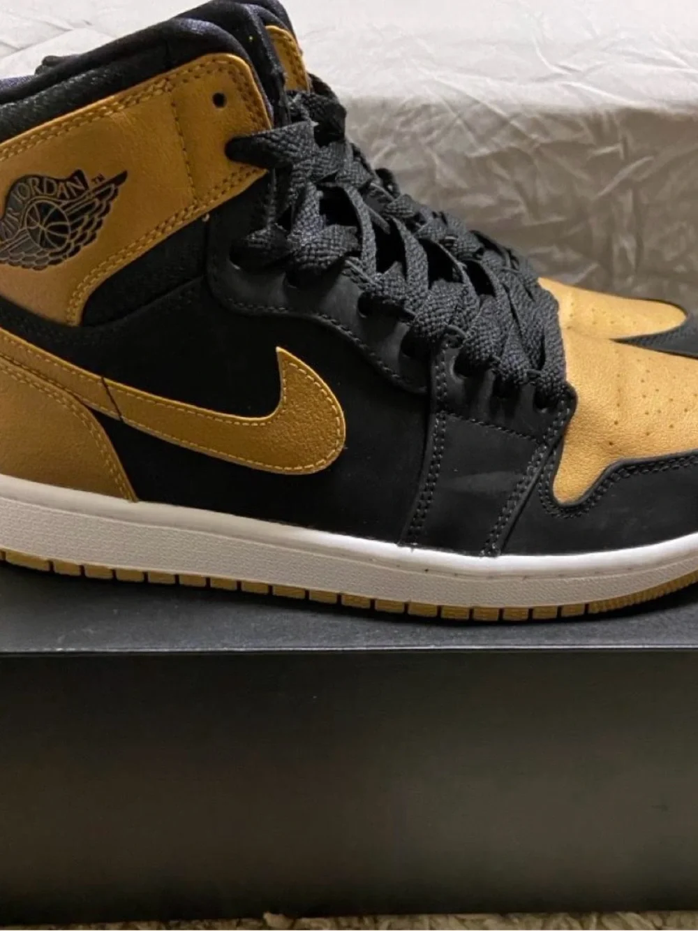 Jordan Men's Black and Gold High-Top Athletic Sneakers